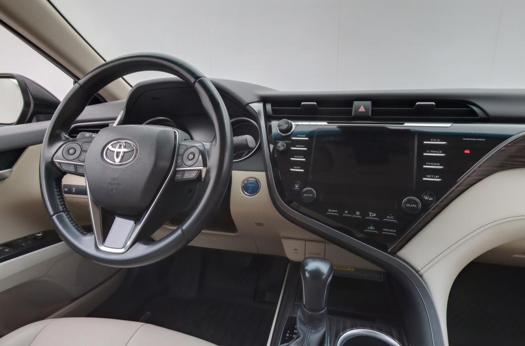 TOYOTA CAMRY 2020