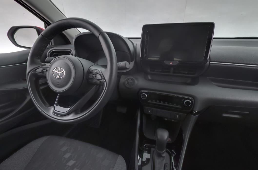 TOYOTA YARIS 2025