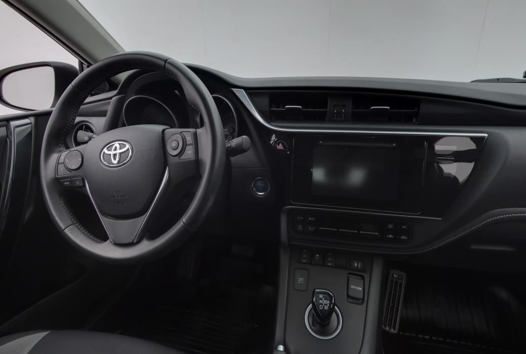 TOYOTA AURIS 2016