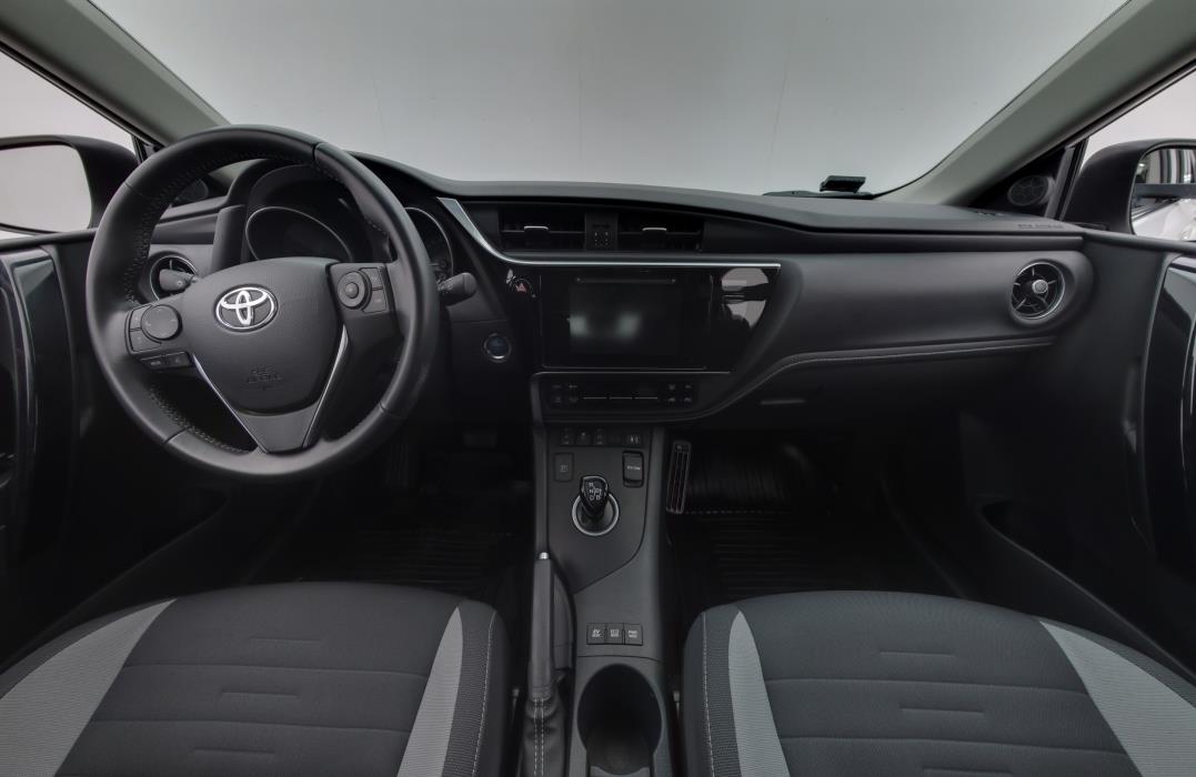TOYOTA AURIS 2016
