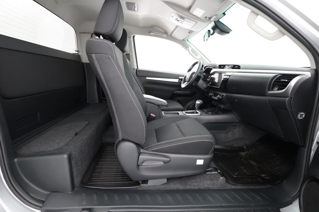 TOYOTA HILUX 2025