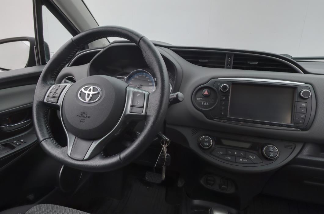 TOYOTA YARIS 2016