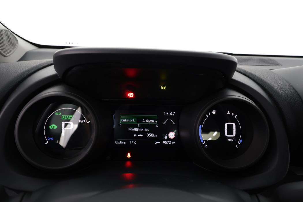 TOYOTA YARIS 2024