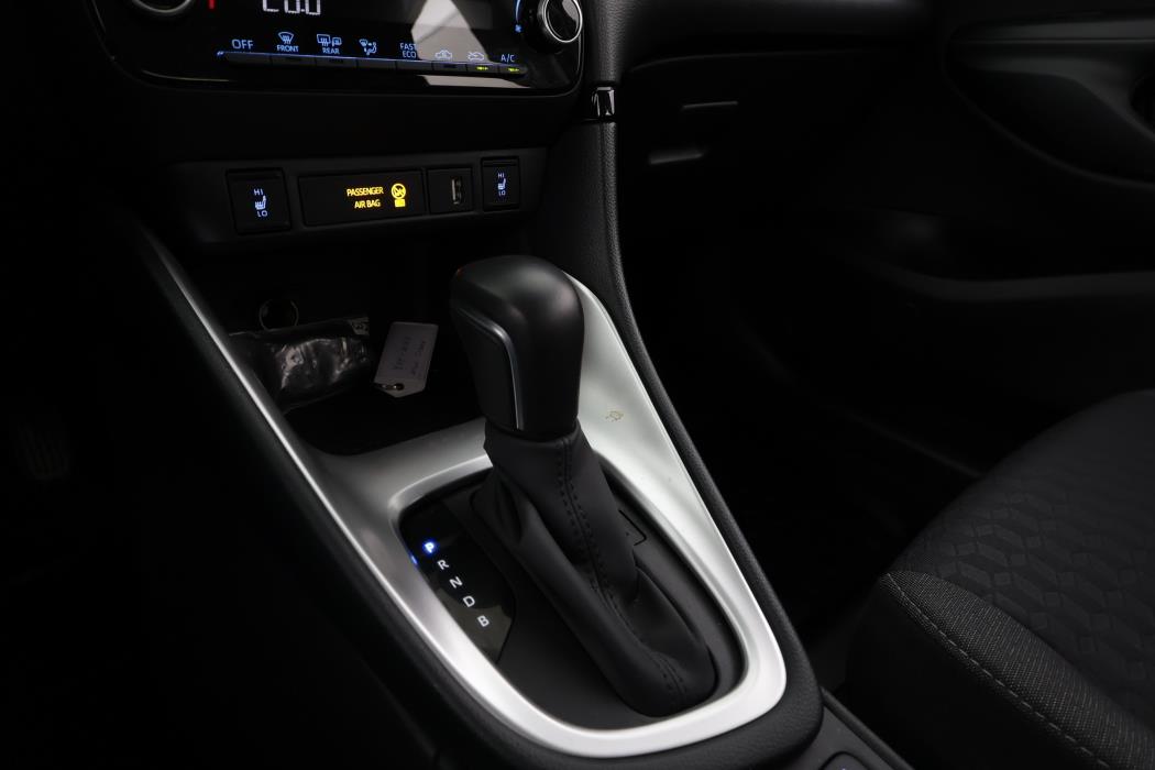 TOYOTA YARIS 2024