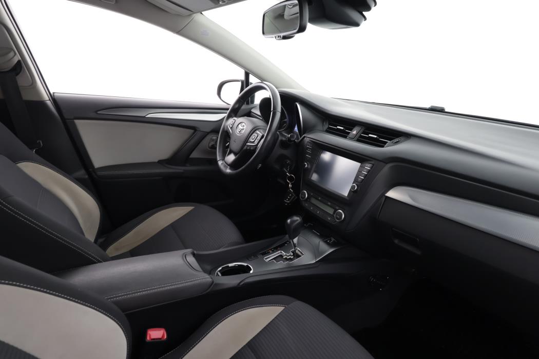 TOYOTA AVENSIS 2015