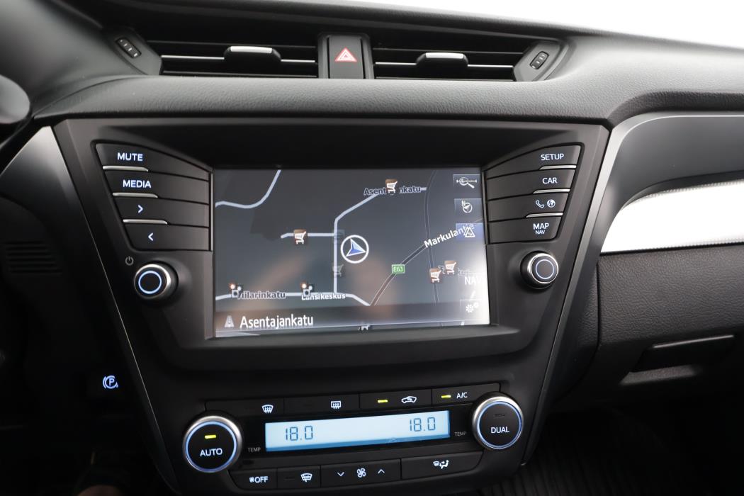 TOYOTA AVENSIS 2015