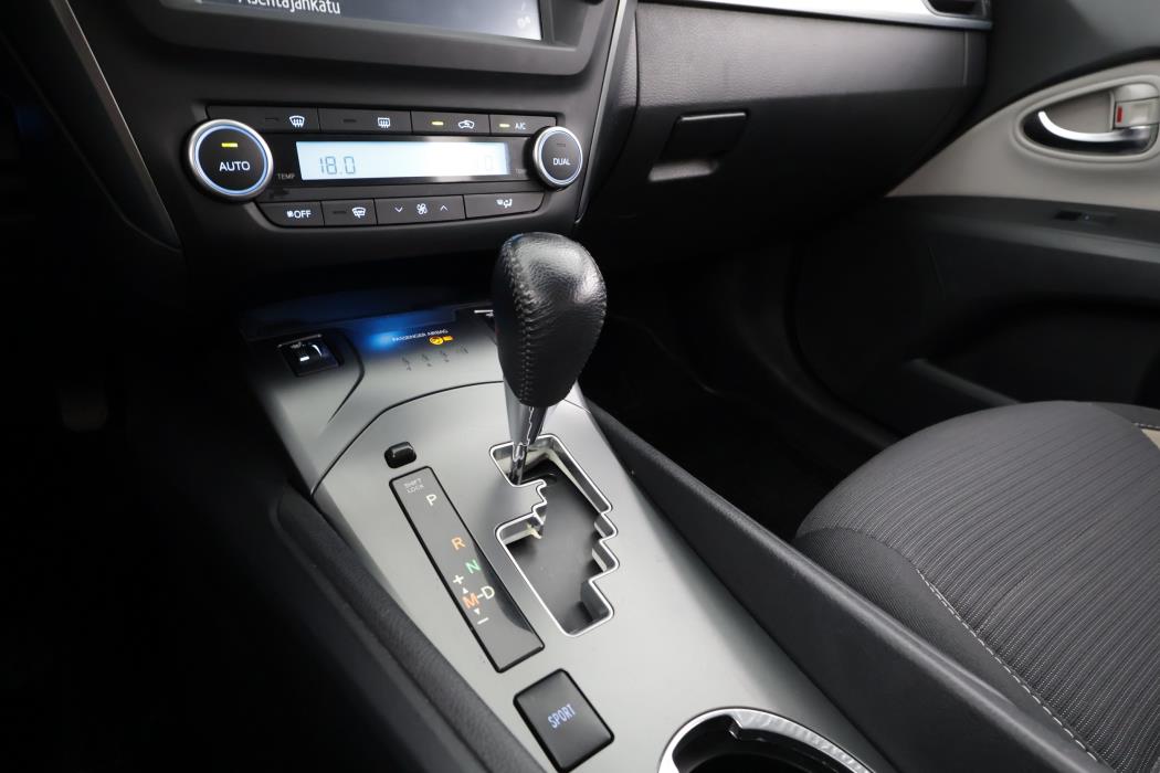 TOYOTA AVENSIS 2015