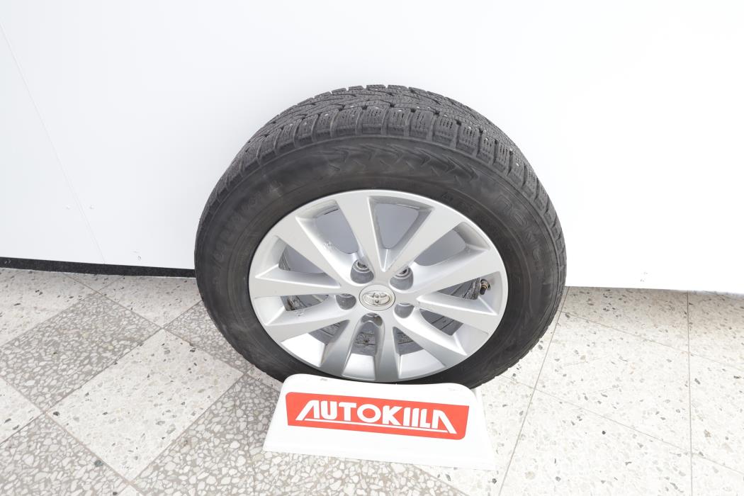 TOYOTA AVENSIS 2015