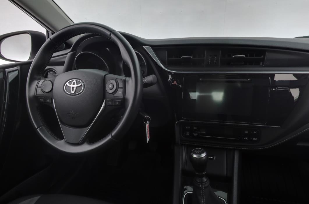 TOYOTA AURIS 2017