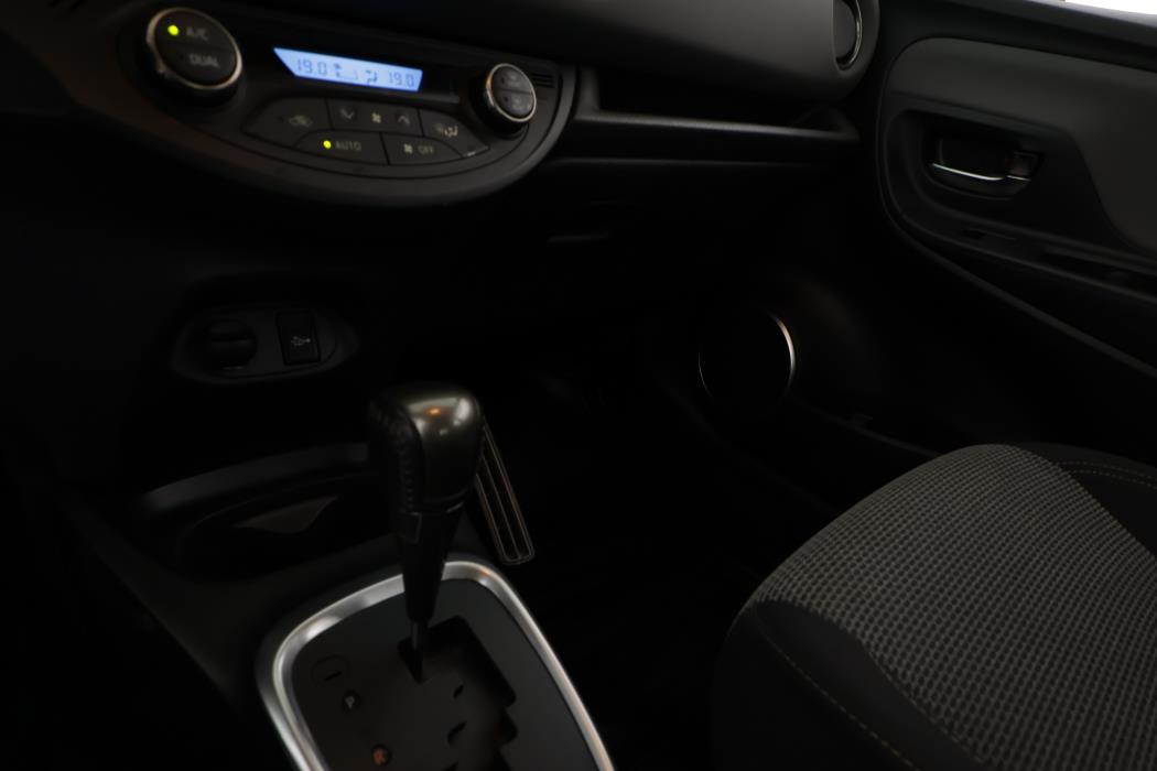 TOYOTA YARIS 2016
