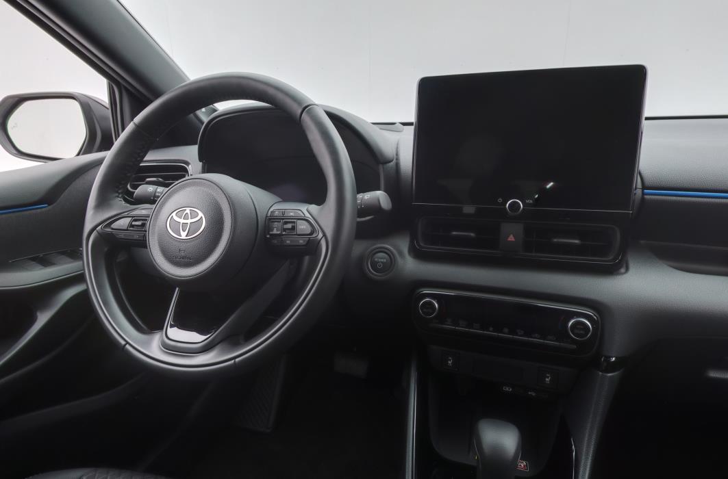 TOYOTA YARIS 2024