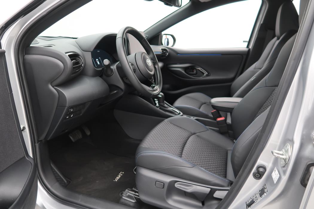 TOYOTA YARIS 2024