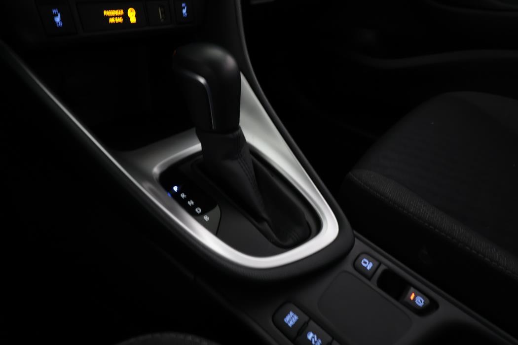 TOYOTA YARIS 2024