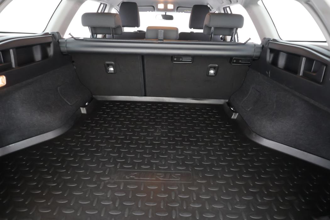 TOYOTA AURIS 2016