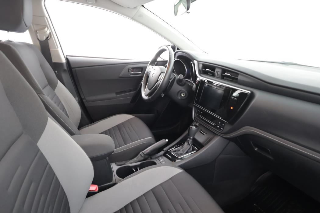 TOYOTA AURIS 2016