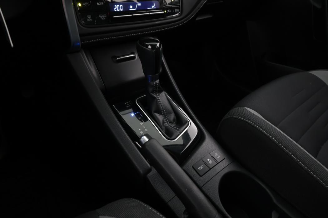 TOYOTA AURIS 2016