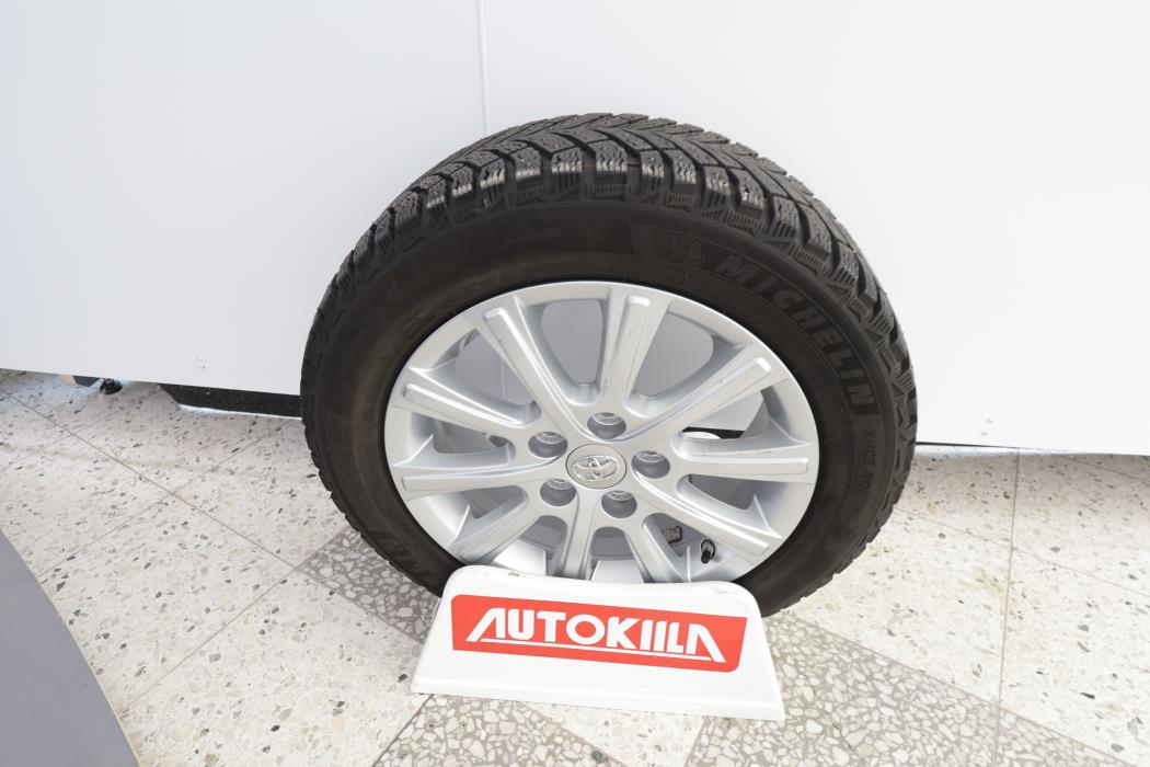 TOYOTA AURIS 2016