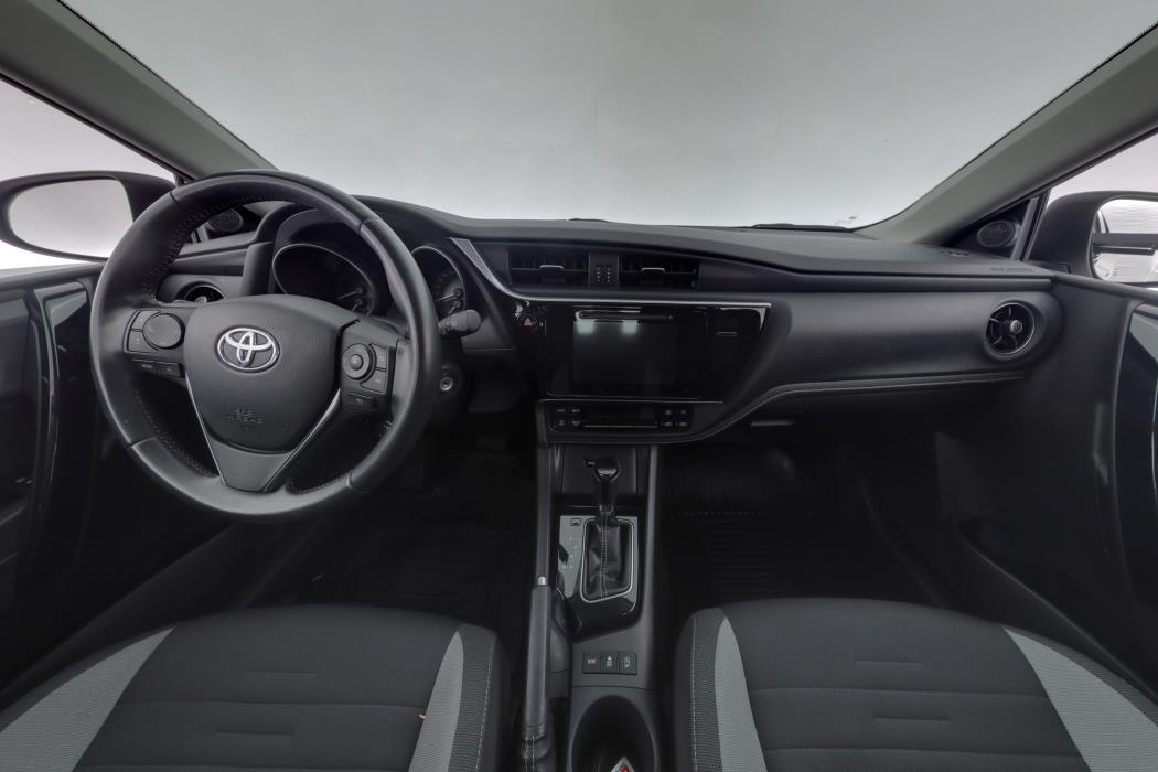 TOYOTA AURIS 2016