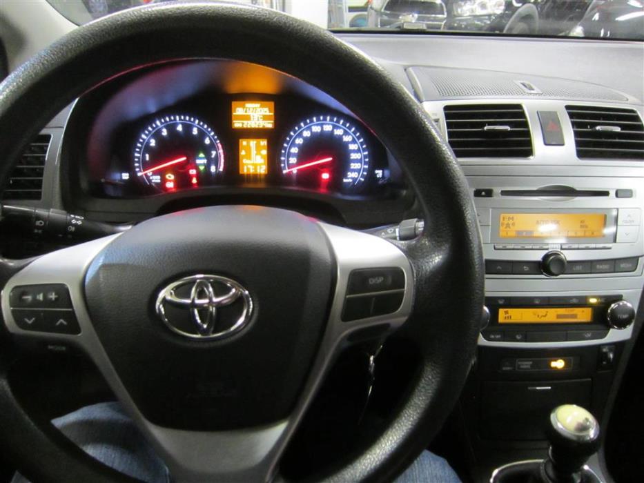 Toyota Avensis 2012