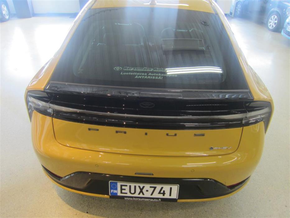 Toyota Prius Plug-in 2023