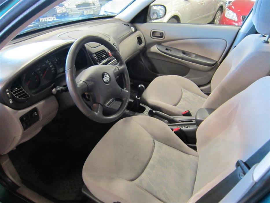 Nissan Almera 2001
