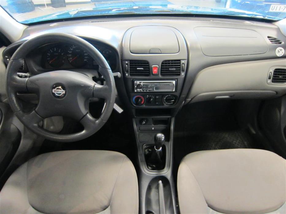 Nissan Almera 2001