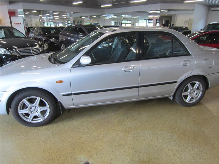 Mazda 323 1999