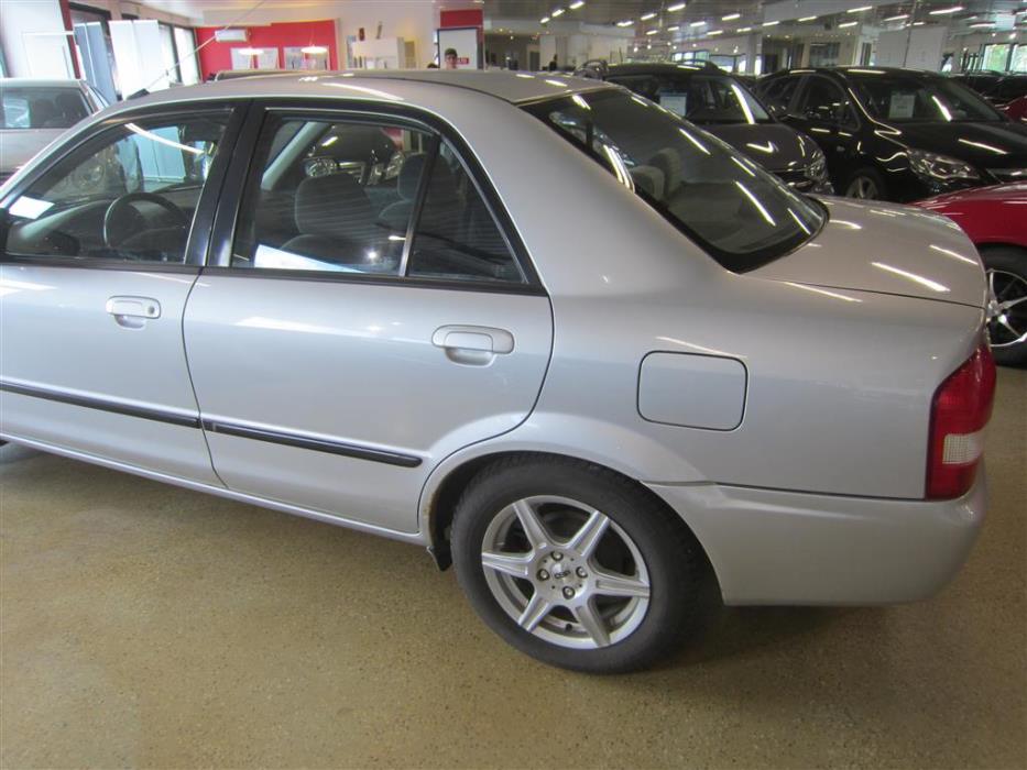 Mazda 323 1999