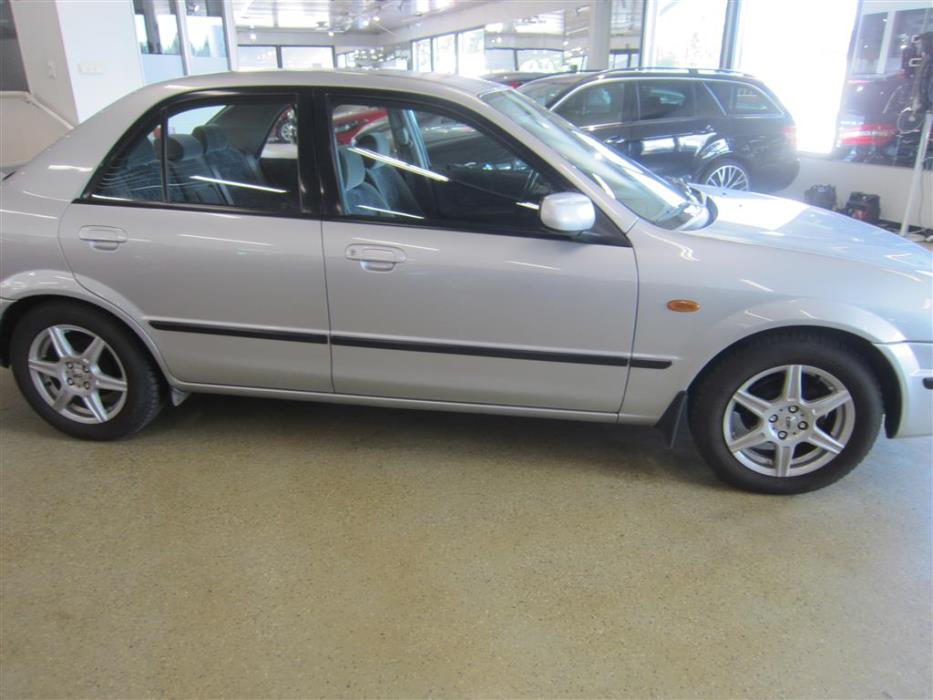 Mazda 323 1999