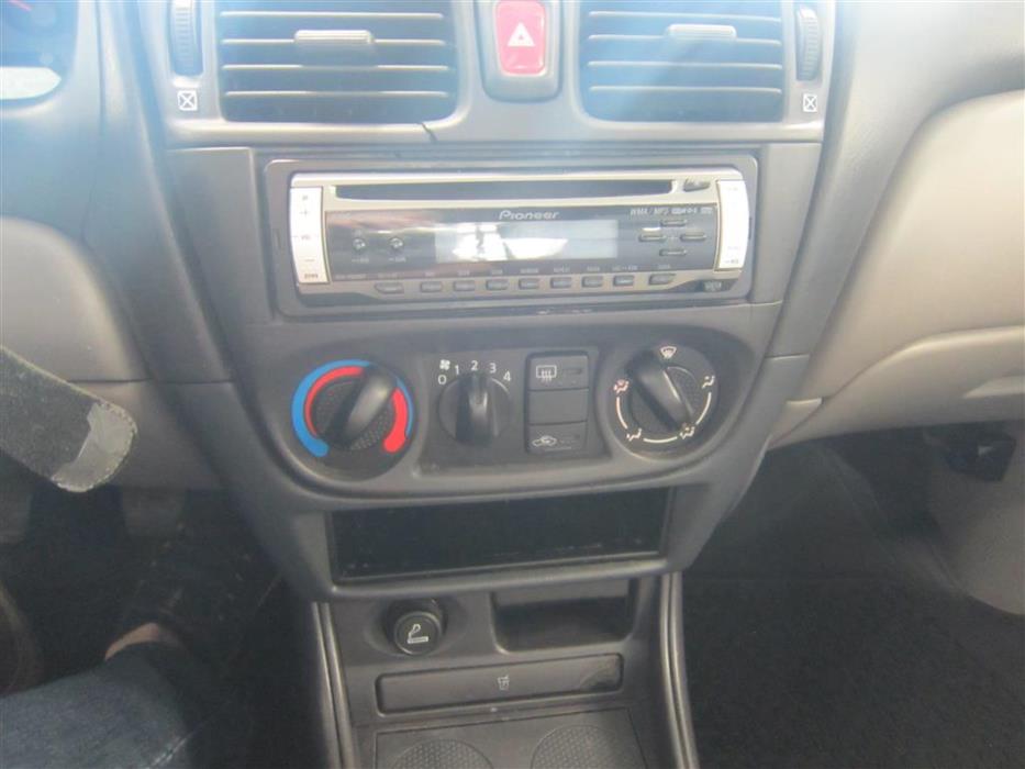 Nissan Almera 2002
