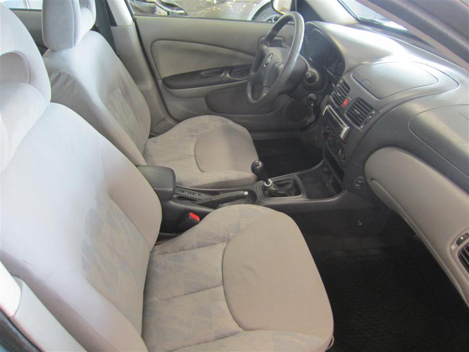 Nissan Almera 2002