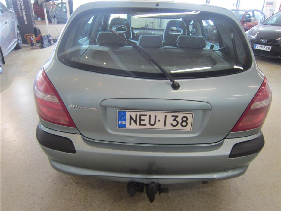 Nissan Almera 2002