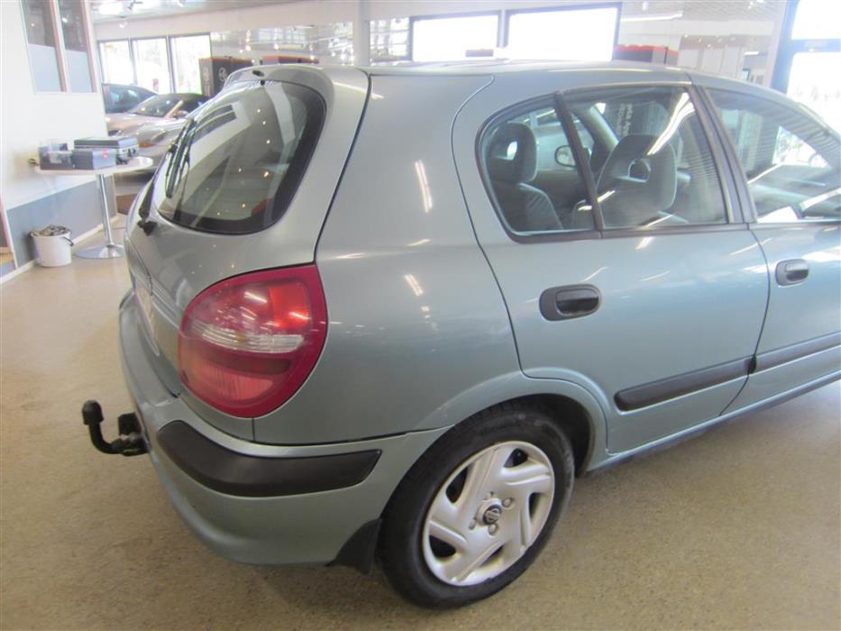 Nissan Almera 2002