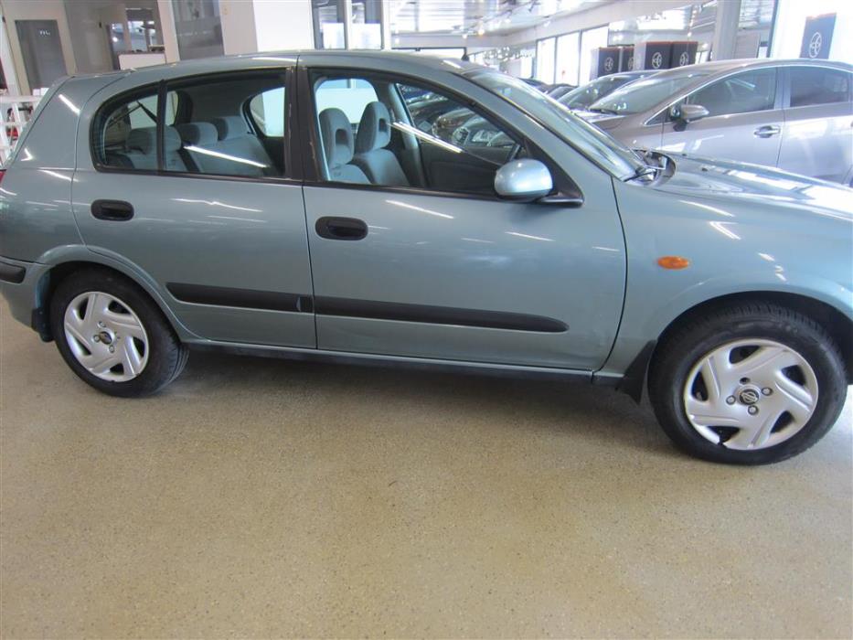 Nissan Almera 2002