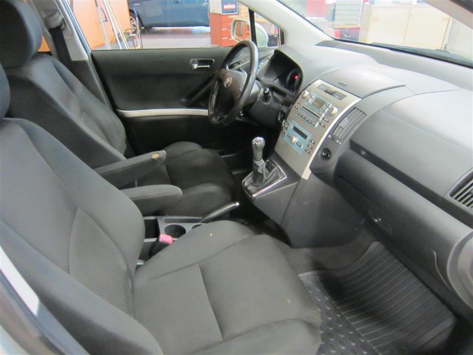 Toyota Corolla Verso 2004