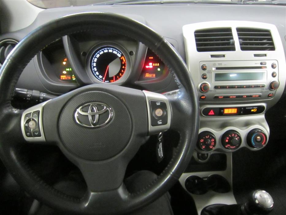 Toyota Urban Cruiser 2010