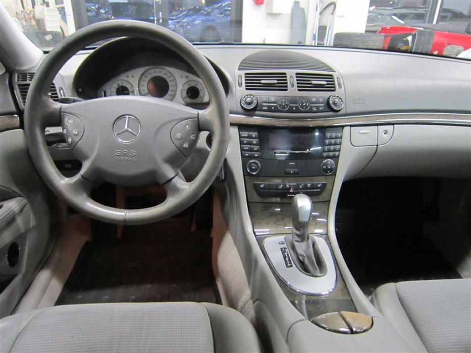 Mercedes-Benz E 2003