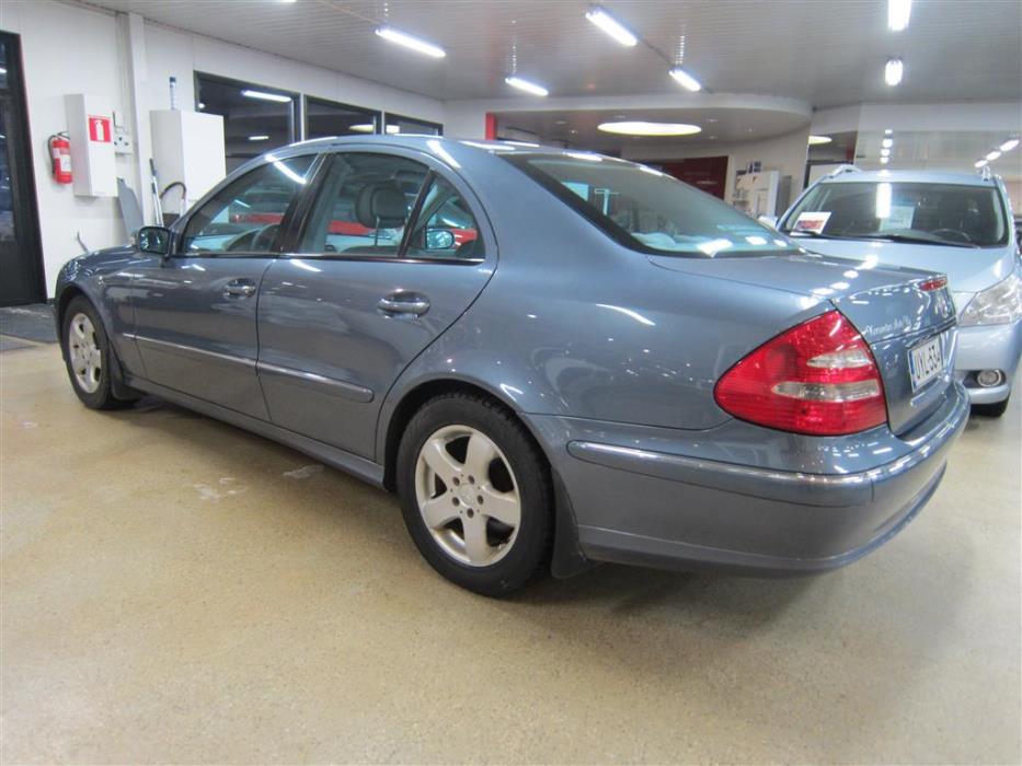 Mercedes-Benz E 2003