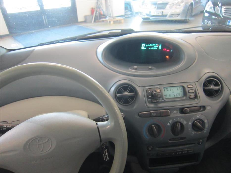 Toyota Yaris 2001