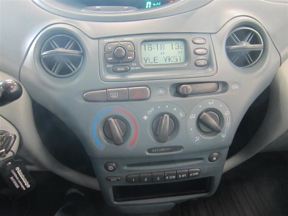 Toyota Yaris 2001