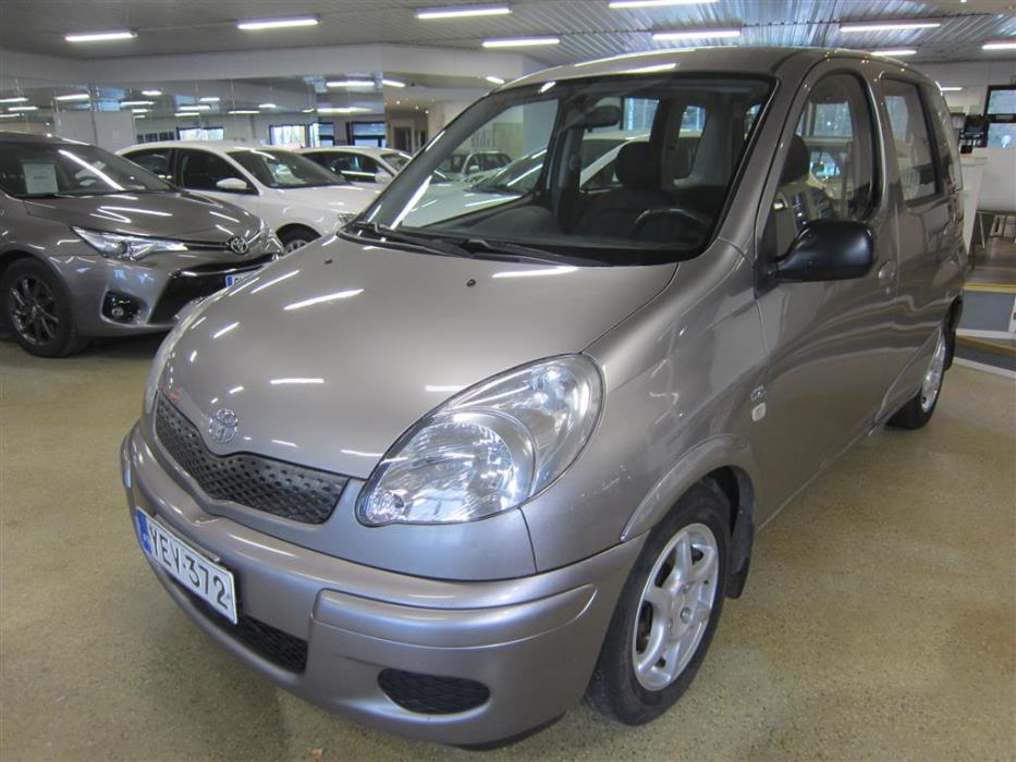 Toyota Yaris Verso 2003