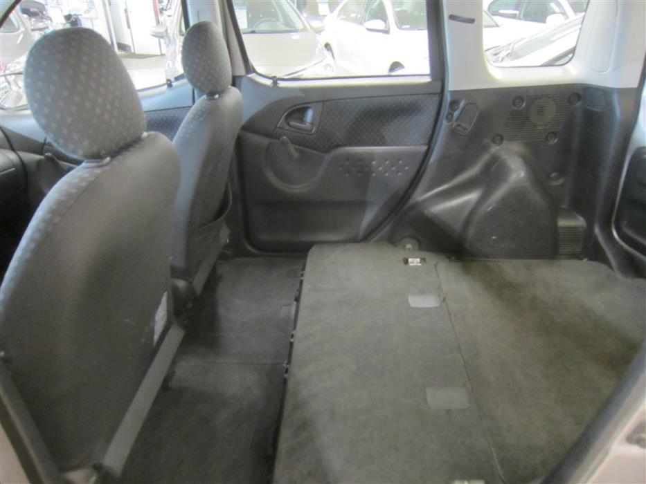 Toyota Yaris Verso 2003