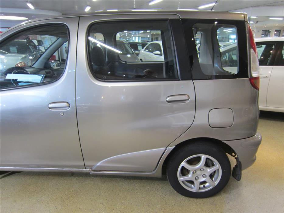 Toyota Yaris Verso 2003