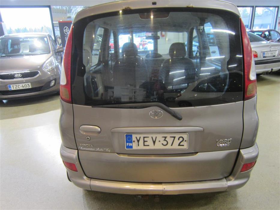 Toyota Yaris Verso 2003