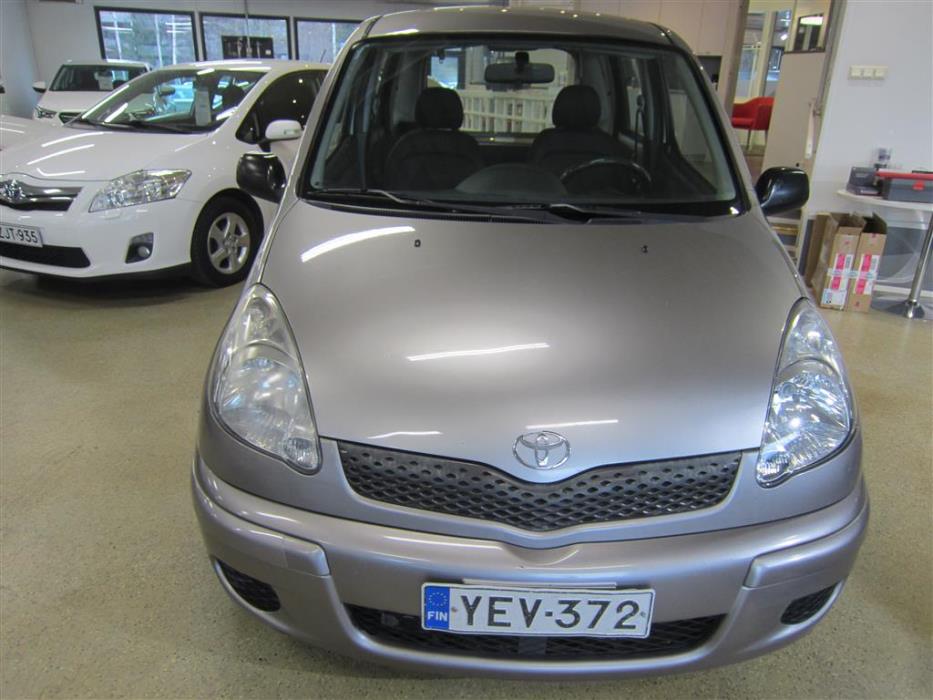 Toyota Yaris Verso 2003
