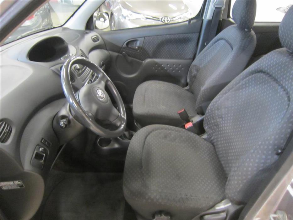 Toyota Yaris Verso 2003