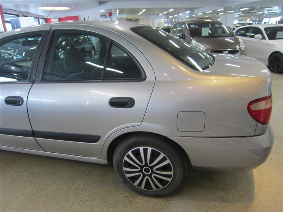 Nissan Almera 2005