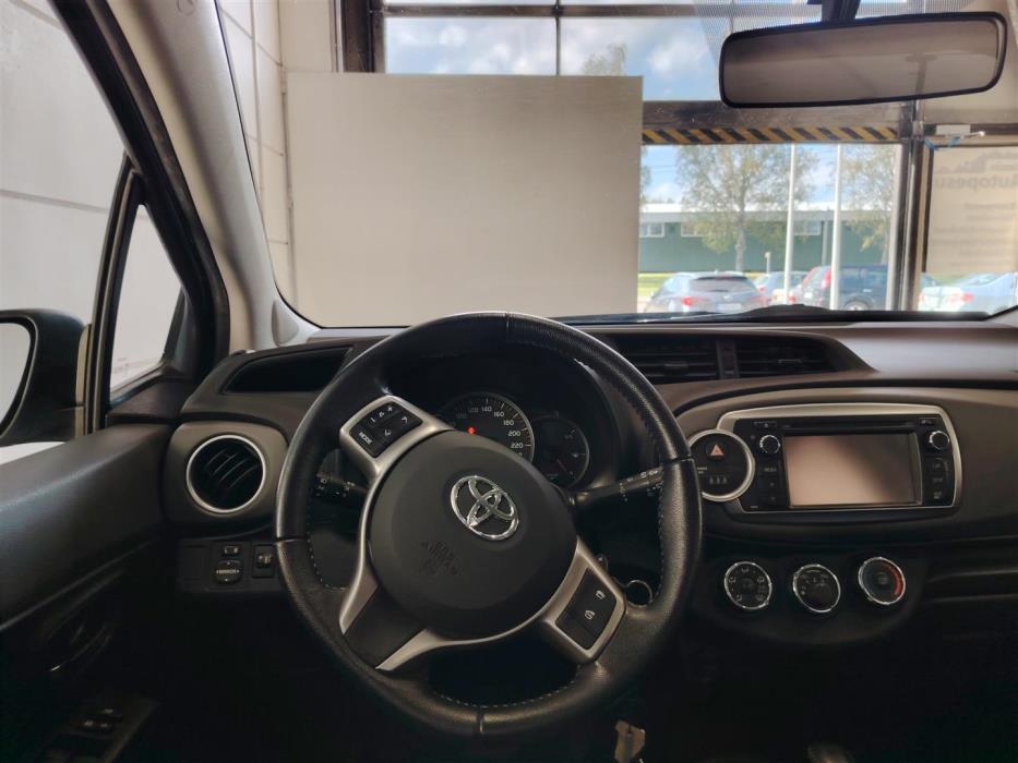 TOYOTA YARIS 2012