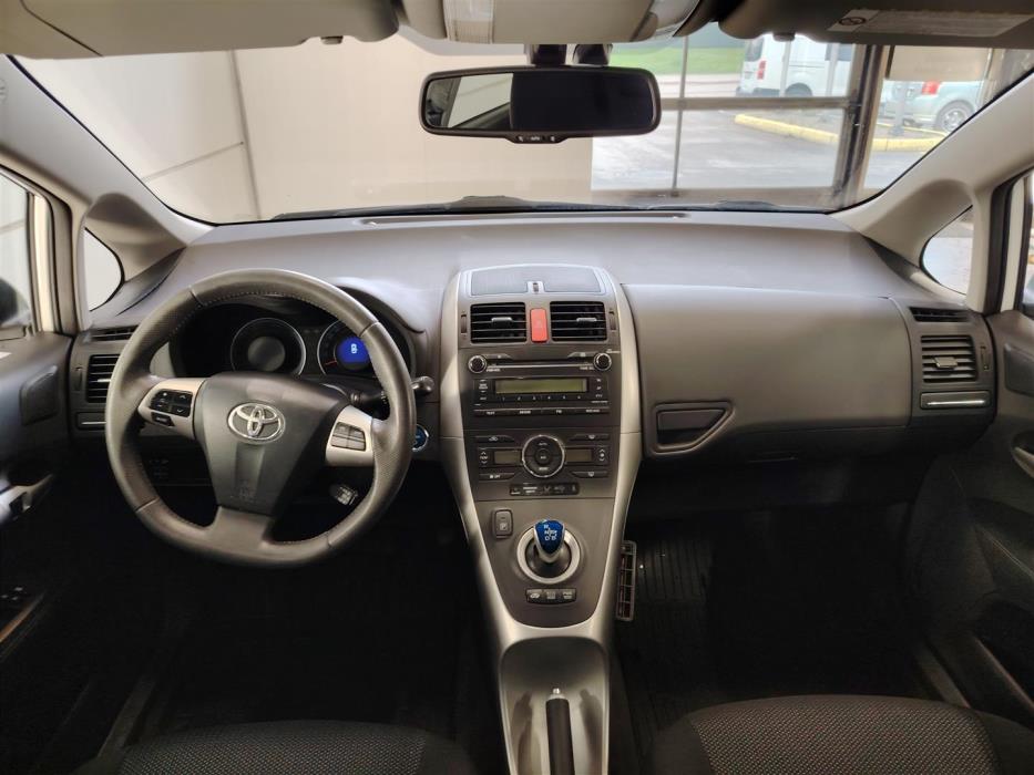 TOYOTA AURIS 2011
