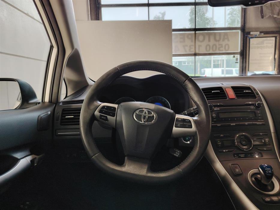 TOYOTA AURIS 2011